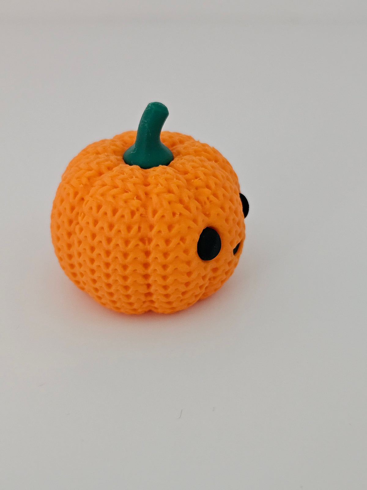 Knitted Halloween Jack O'Lantern toy - 3D