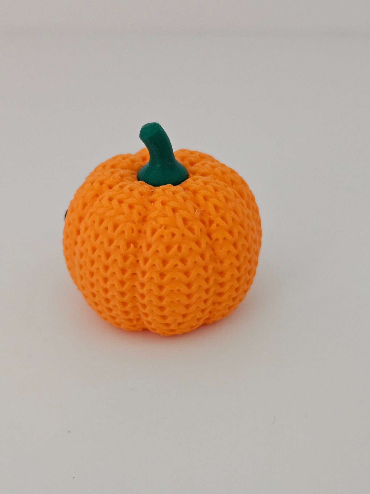 Knitted Halloween Jack O'Lantern toy - 3D